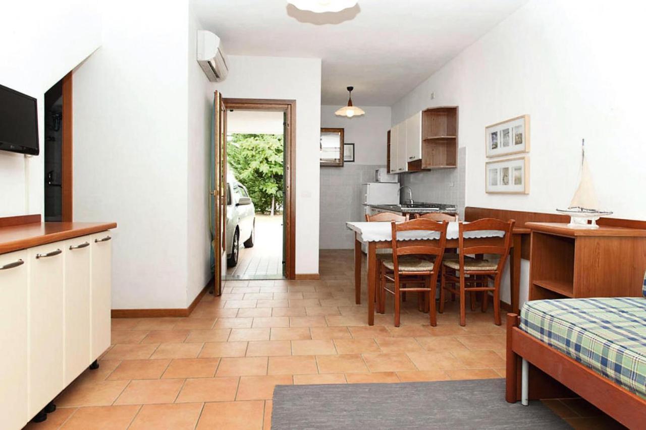 Terraced House In The Ca' Del Pino Holiday Complex With Communal Pool In Бибионе Экстерьер фото